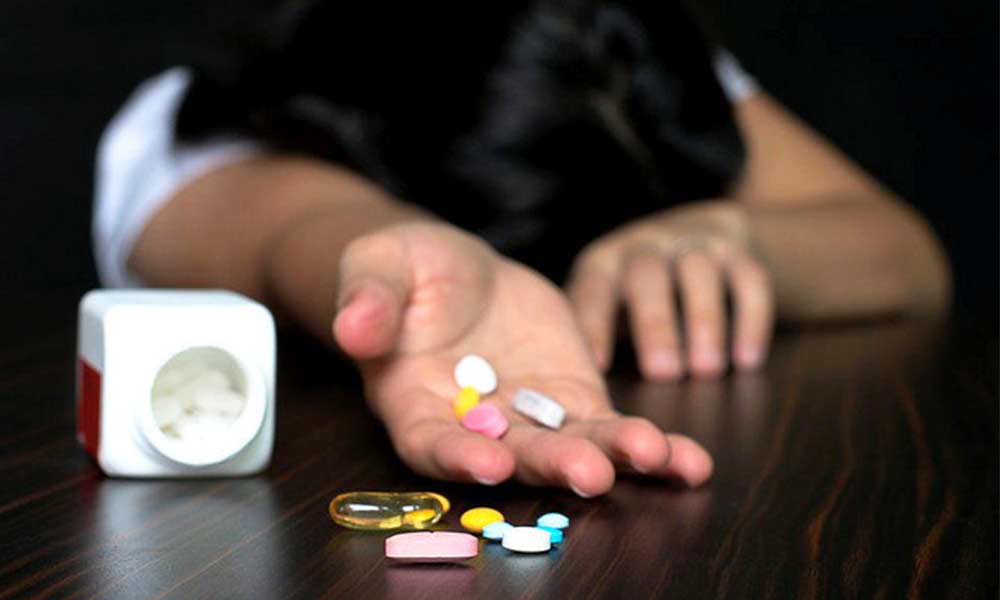 مسمومیت دارویی: اقدامات اولیه خانگی تا رسیدن به بیمارستان